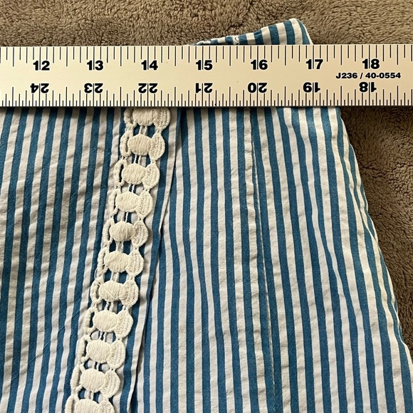 Crown & Ivy Blue and White Stripped Skort Size 12 Stretch Beachy Summer Crochet - Picture 10 of 11